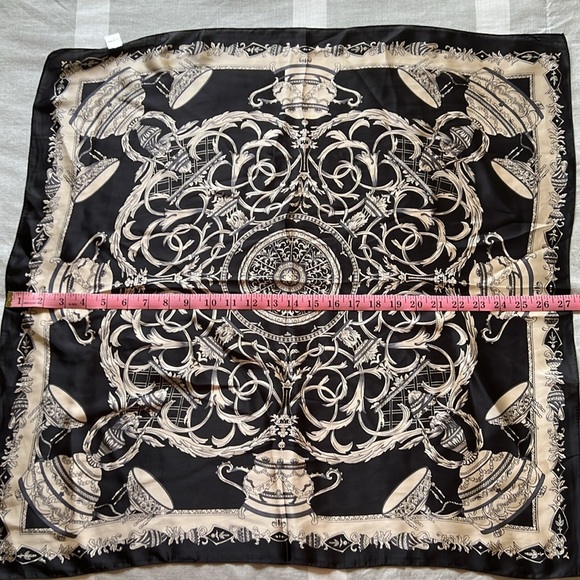 NWOT Windsor Multifunctional Scarf - Picture 4 of 5